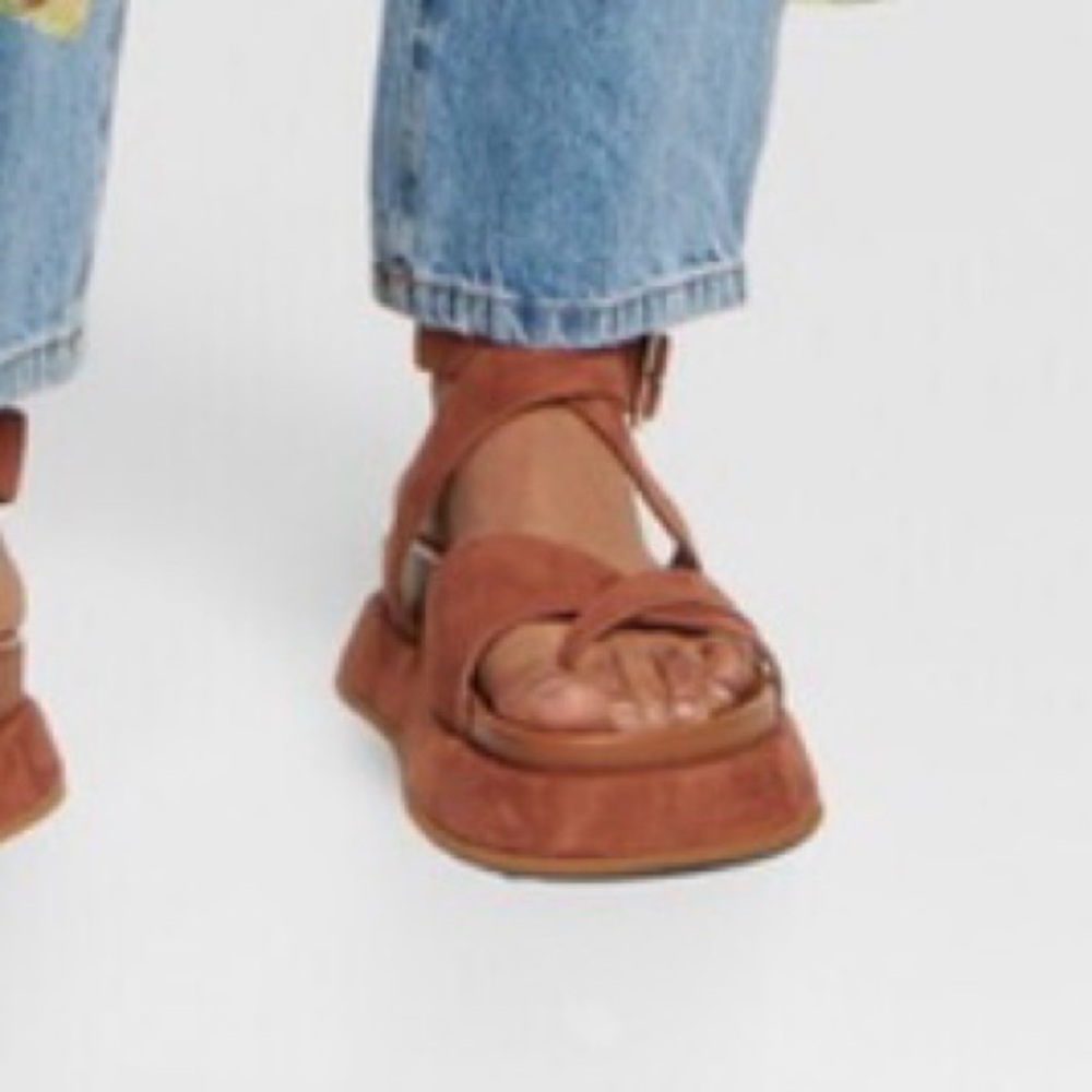 GIA/ RHW Rosie 41 Suede Sandal size 39
